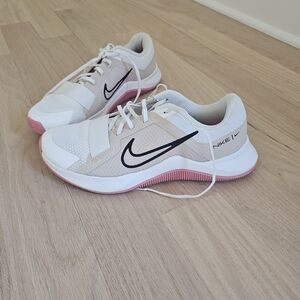 Nike MC Trainer Women’s Size 8.5 White Pink Training Gym Shoes